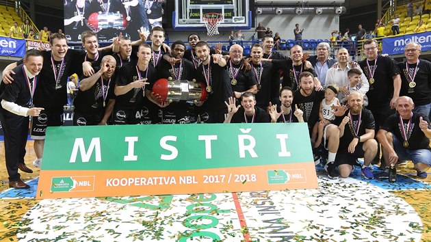 Basketbalist Nymburka, patnctinsobn misti republiky.