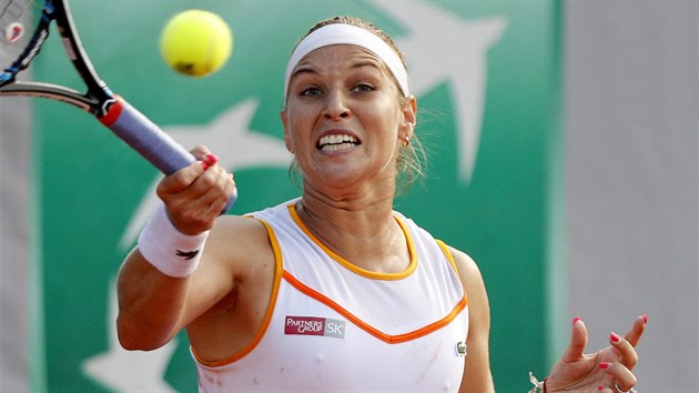 Slovensk tenistka Dominika Cibulkov se sousted na hru v prvnm kole Roland Garros.