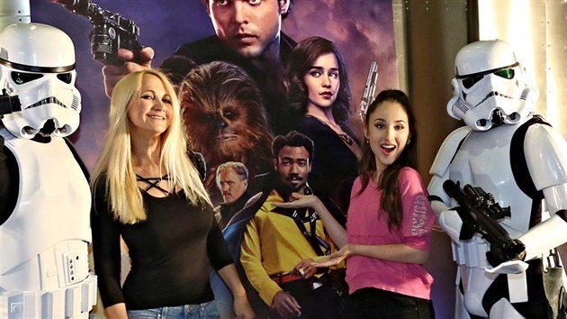 rka a Natlie Grossovy na predpremie filmu Solo: Star Wars Story (23. kvtna 2018)