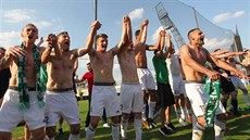 Fotbalisté Karviné slaví výhru nad Jihlavou a udržení v domácí nejvyšší soutěži. Fotbalisté Karviné slaví výhru nad Jihlavou a udržení v domácí nejvyšší soutěži.