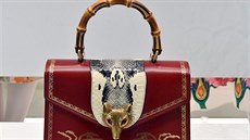Luxusní kabelka znaky Gucci, kterou navrhoval Alessandro Michele, je z kolekce...