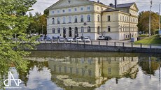Obyvatelé Českých Budějovic říkají Kulturnímu domu Slavie Armáďák.... Obyvatelé Českých Budějovic říkají Kulturnímu domu Slavie Armáďák....