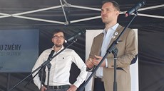 Kandidát Pirátů na primátora Prahy Zdeněk Hřib a šéf poslaneckého klubu Jakub... Kandidát Pirátů na primátora Prahy Zdeněk Hřib a šéf poslaneckého klubu Jakub...