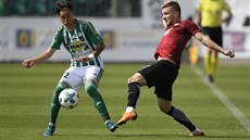 Antonín Vaníček z Bohemians 1905 (vlevo) a sparťan Martin Frýdek v ligovém... Antonín Vaníček z Bohemians 1905 (vlevo) a sparťan Martin Frýdek v ligovém...