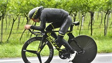 Simon Yates během obhlídky tratě časovky na Giru d´Italia. Simon Yates během obhlídky tratě časovky na Giru d´Italia.