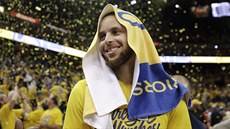 Stephen Curry se raduje z výhry Golden State nad Houstonem.