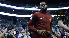 LeBron James z Clevelandu před zápasem v Bostonu. LeBron James z Clevelandu před zápasem v Bostonu.