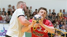 Momentka z duelu o 3. místo mezi házenkáři Zubří (červená) a Lovosic Momentka z duelu o 3. místo mezi házenkáři Zubří (červená) a Lovosic