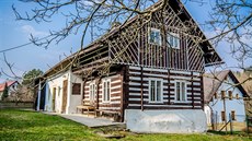 Pěnčín, Albrechtice u Turnova, okres Liberec. Dobová roubenka s podkrovím a... Pěnčín, Albrechtice u Turnova, okres Liberec. Dobová roubenka s podkrovím a...