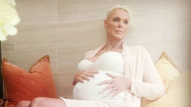 Těhotná Brigitte Nielsenová (30. května 2018) Těhotná Brigitte Nielsenová (30. května 2018)