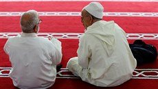Muslimská modlitba v kodaské tvrti Mjolnerparken (30. dubna 2018)