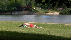 Nezvyklé počasí přineslo zajímavý fenomén i na přehradě v Jablonci, která teď... Nezvyklé počasí přineslo zajímavý fenomén i na přehradě v Jablonci, která teď...