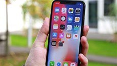 iPhone X byl první telefon Apple s OLED displejem. Letos plánuje uvést hned dva... iPhone X byl první telefon Apple s OLED displejem. Letos plánuje uvést hned dva...