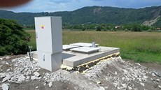 Přečerpávací stanice odpadních vod u Valtířova, která je příčinou sporu. Přečerpávací stanice odpadních vod u Valtířova, která je příčinou sporu.