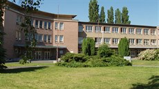 Základní škola v Nerudově ulici v Jirkově, u níž se bude stavět multifunkční... Základní škola v Nerudově ulici v Jirkově, u níž se bude stavět multifunkční...