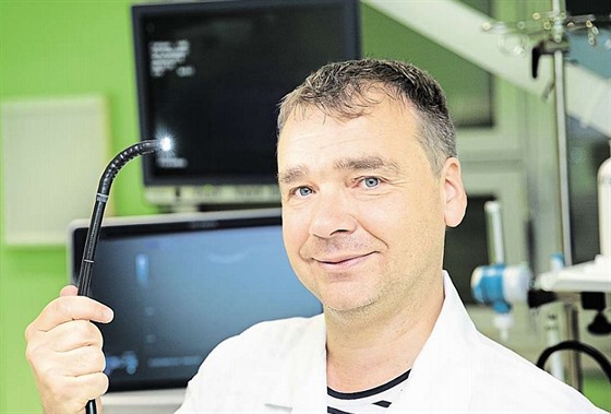 Léka Jan Martínek z Kliniky hepatogastroenterologie v praském IKEM