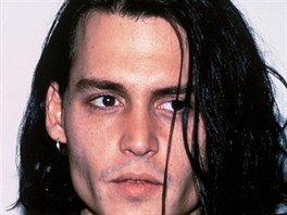 Johnny Depp s dlouhými vlasy lámal srdce milion en a dívek po celém svt....