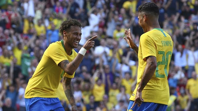 Brazilští fotbalisté Neymar a Roberto Firmino si v přípravném utkání před mistrovstvím světa v Rusku rozuměli.
