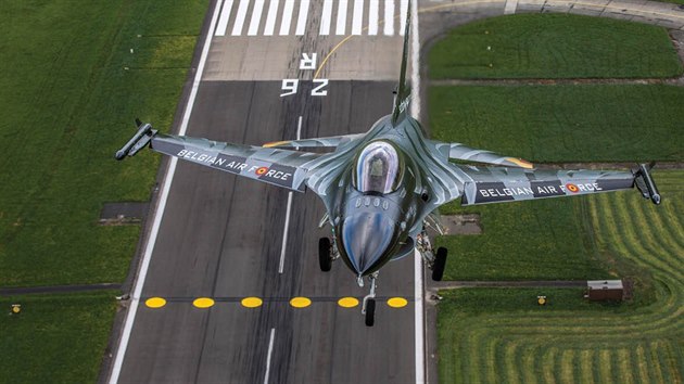 Dark Falcon belgickho F-16 Demo Team