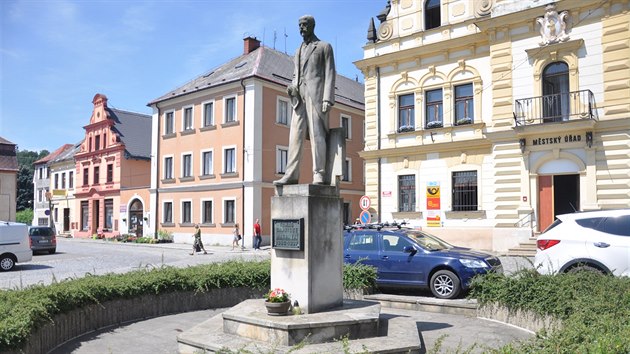 Pbh Masarykovy sochy v Hodkovicch nad Mohelkou kopruje zvraty novodobch eskch djin.