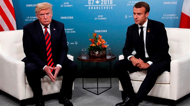 Prezident USA Donald Trump na summitu G7 bilaterln jednal s francouzskm protjkem Emanuelem Macronem (8. ervna 2018).