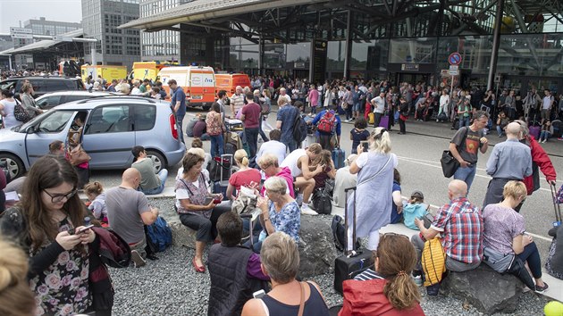 Vpadek elektiny v nedli dopoledne ochromil letit v Hamburku. (3. erven 2018)
