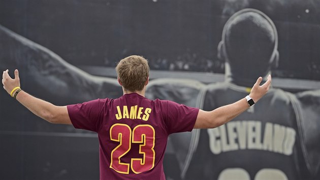 Fanouek Clevelandu se chyst na tvrt finle NBA u obho plaktu LeBrona Jamese.