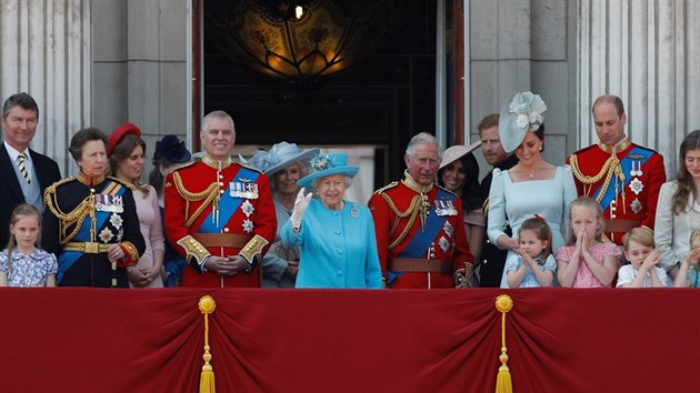 Krlovna Albta II. s leny krlovsk rodiny na oslavch svch narozenin Trooping the Colour (Londn, 9. ervna 2018)