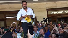 Matteo Salvini na mítinku v Katánii (3. června 2018) Matteo Salvini na mítinku v Katánii (3. června 2018)