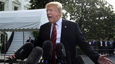 Americký prezident Donald Trump před odletem na summit G7 v Kanadě (8. června... Americký prezident Donald Trump před odletem na summit G7 v Kanadě (8. června...