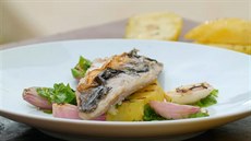 Makrela s petrželovou marinádou s opékaným bramborem s šalotkou Makrela s petrželovou marinádou s opékaným bramborem s šalotkou