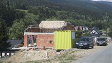 Rostoucí novostavba pardubického hejtmana Martina Netolického v obci Dolní... Rostoucí novostavba pardubického hejtmana Martina Netolického v obci Dolní...