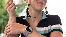 Při sportu podají hodinky Fitbit Versa přesné informace i nadělají spoustu... Při sportu podají hodinky Fitbit Versa přesné informace i nadělají spoustu...