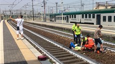Mladík, který si u tragické nehody fotil selfie, pobouřil italskou veřejnost. Mladík, který si u tragické nehody fotil selfie, pobouřil italskou veřejnost.