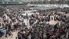 Výpadek elektřiny v neděli dopoledne ochromil letiště v Hamburku. (3. červen... Výpadek elektřiny v neděli dopoledne ochromil letiště v Hamburku. (3. červen...