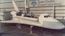 Maketa raketoplánu v areálu firmy Rockwell International (díve North American...
