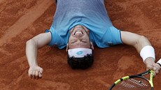 Italský tenista Marco Cecchinato slaví postup do semifinále Roland Garros. Italský tenista Marco Cecchinato slaví postup do semifinále Roland Garros.