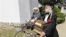 Stanislav a Marie Klíglovi si oblíbili historické bicykly. S hrací skříňkou... Stanislav a Marie Klíglovi si oblíbili historické bicykly. S hrací skříňkou...
