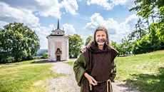 Jiří Strejc se rozhodl pro život v ústraní. Jako zázemí má v areálu Skalky k... Jiří Strejc se rozhodl pro život v ústraní. Jako zázemí má v areálu Skalky k...