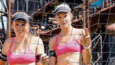 Plážové volejbalistky Kristýna Kolocová (vlevo) a Michala Kvapilová v areálu... Plážové volejbalistky Kristýna Kolocová (vlevo) a Michala Kvapilová v areálu...