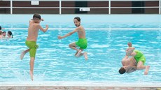 Vzhledem k příznivým klimatickým podmínkám se Městské koupaliště Otrokovice... Vzhledem k příznivým klimatickým podmínkám se Městské koupaliště Otrokovice...