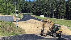 Pořadatelé finišují s pokládkou asfaltových povrchů na horních tratích ve... Pořadatelé finišují s pokládkou asfaltových povrchů na horních tratích ve...