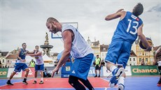 Jan Kratochvíl (v bílém) z týmu BO!!! na turnaji Chance 3x3 Tour v Českých... Jan Kratochvíl (v bílém) z týmu BO!!! na turnaji Chance 3x3 Tour v Českých...