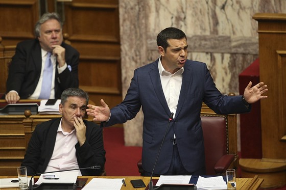 ecký premiér Alexis Tsipras mluví k parlamentu (14. ervna 2018).