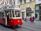 Dopravní nostalgie v Brně. Masarykovou ulicí projíždí tzv. "plecháč" vyrobený před více než 60 lety v Královopolských strojírnách. Dopravní nostalgie v Brně. Masarykovou ulicí projíždí tzv. "plecháč" vyrobený před více než 60 lety v Královopolských strojírnách.