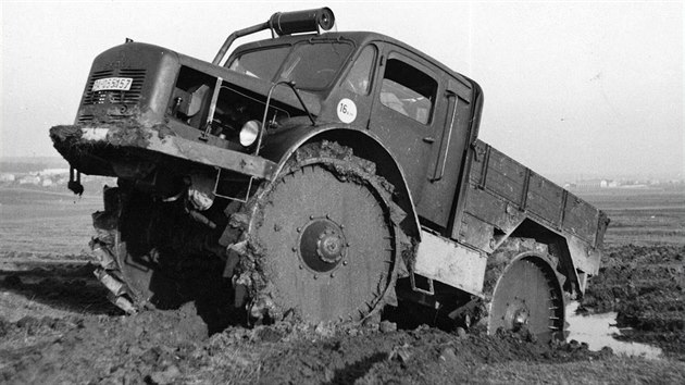 Vojenský tahač Škoda RSO (Radschlepper Ost) vyráběný v letech 1942 až 1944 Vojenský tahač Škoda RSO (Radschlepper Ost) vyráběný v letech 1942 až 1944