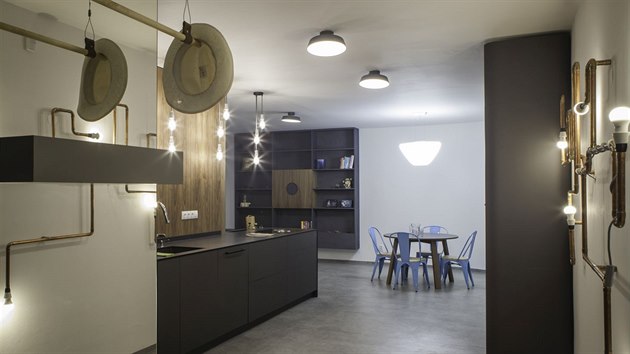 Dispozici bytu architekti otevřeli, vybourali všechny příčky. Dispozici bytu architekti otevřeli, vybourali všechny příčky.