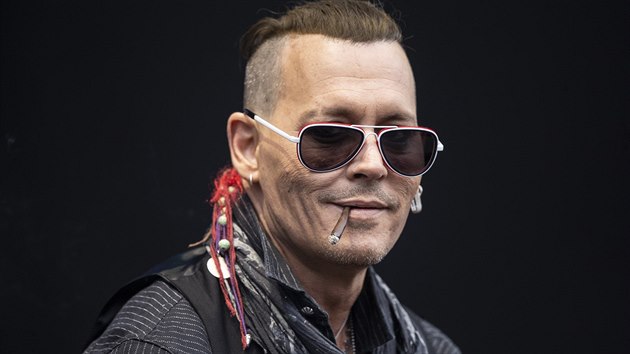 Johnny Depp s kapelou Hollywood Vampires na pražském Letišti Letňany, 13.... Johnny Depp s kapelou Hollywood Vampires na pražském Letišti Letňany, 13....