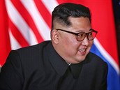 Severokorejsk ldr Kim ong-un na historickm summitu v Singapuru (12. ervna...