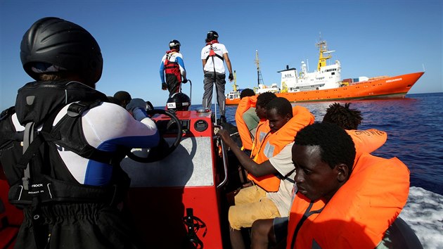 Plavidlo Aquarius spravuj organizace Lkai bez hranic a SOS Mediterrane (14. z 2017)